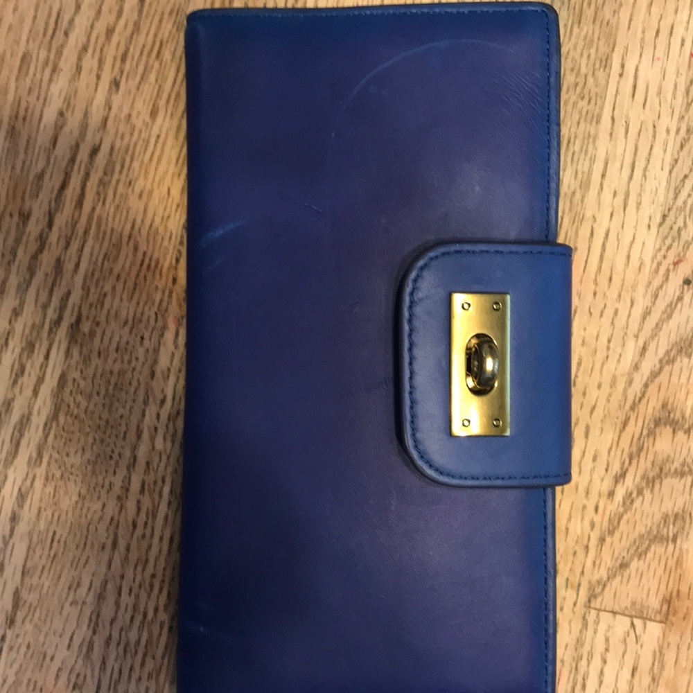 Blue never uses Jcrew wallet